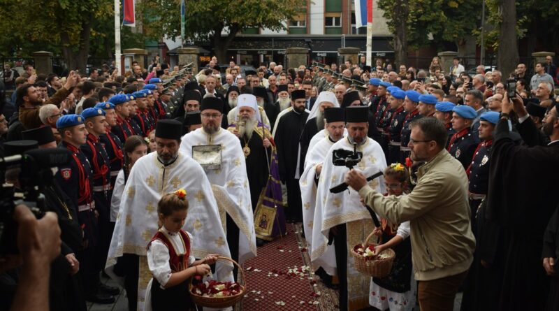 ПРИПАДНИЦИ ВОЈСКЕ И ЖАНДАРМЕРИЈЕ У СВЕЧАНОМ ДОЧЕКУ ПАТРИЈАРХА ПОРФИРИЈА И АРХИЕПИСКОПА СТЕФАНА У НИШКОМ САБОРНОМ ХРАМУ